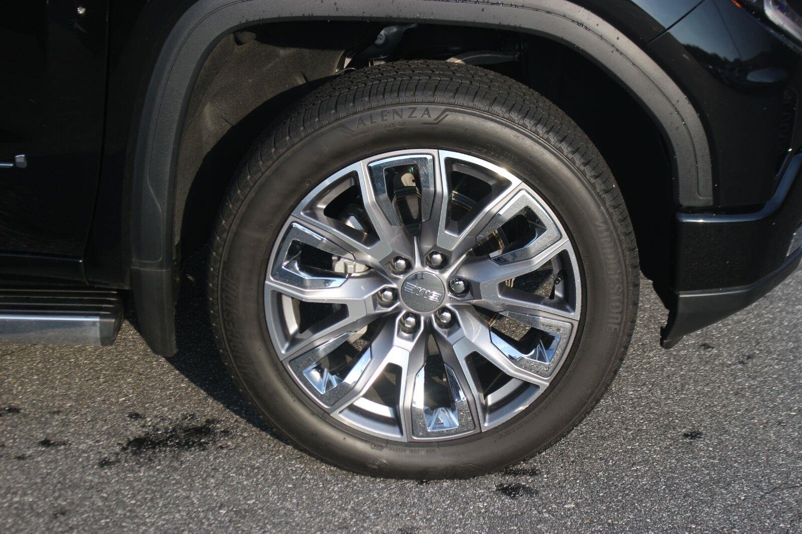 Used 2025 Onyx Black GMC Denali image 35