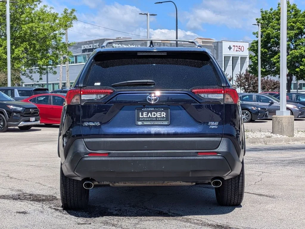 Used 2020 Blue Toyota XLE Premium image 6