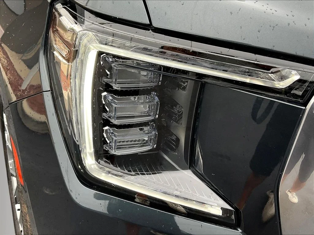 Used 2021 Hunter Green GMC Denali image 32
