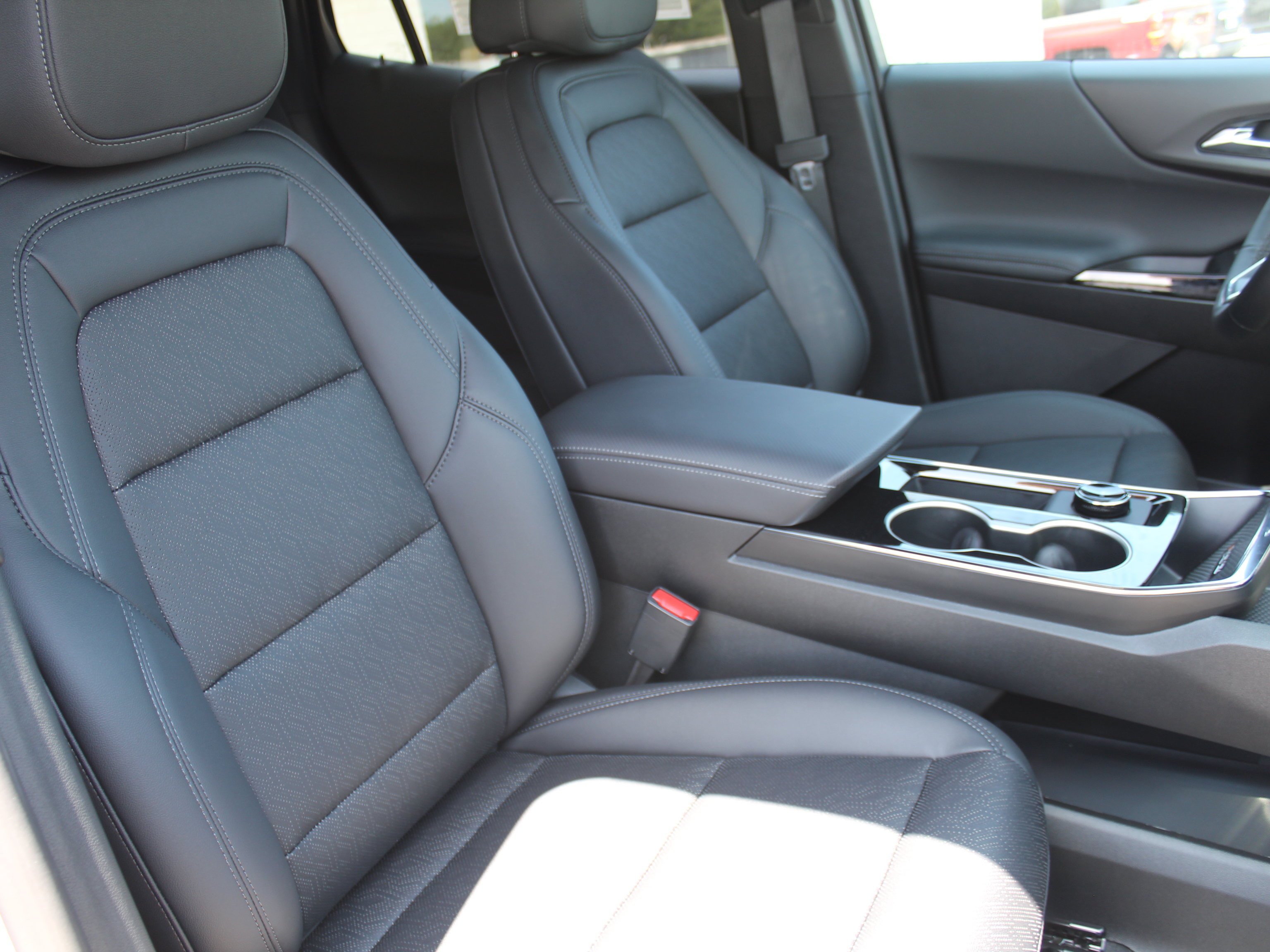 2027 Chevrolet Equinox LT - Photo 15