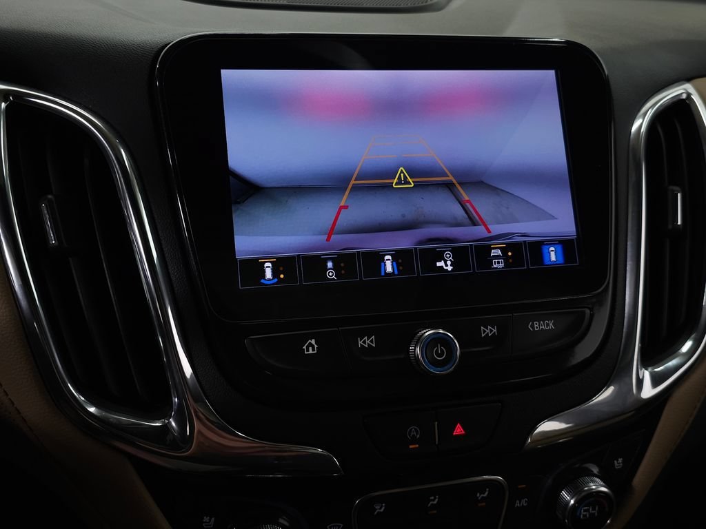 Used 2022 IRIDESCENT PEARL TRICOAT Chevrolet Premier image 28