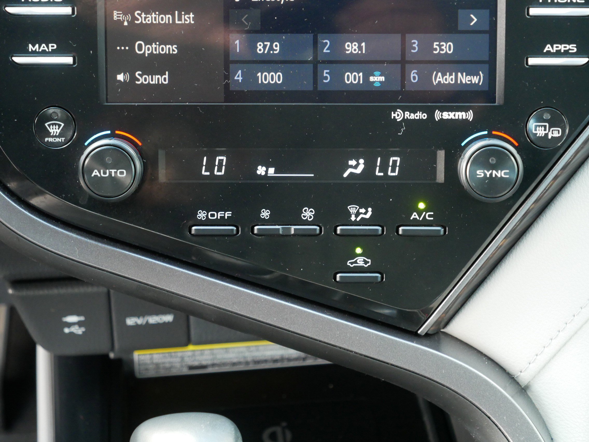 Used 2019 Wind Chill Pearl Toyota XLE image 23