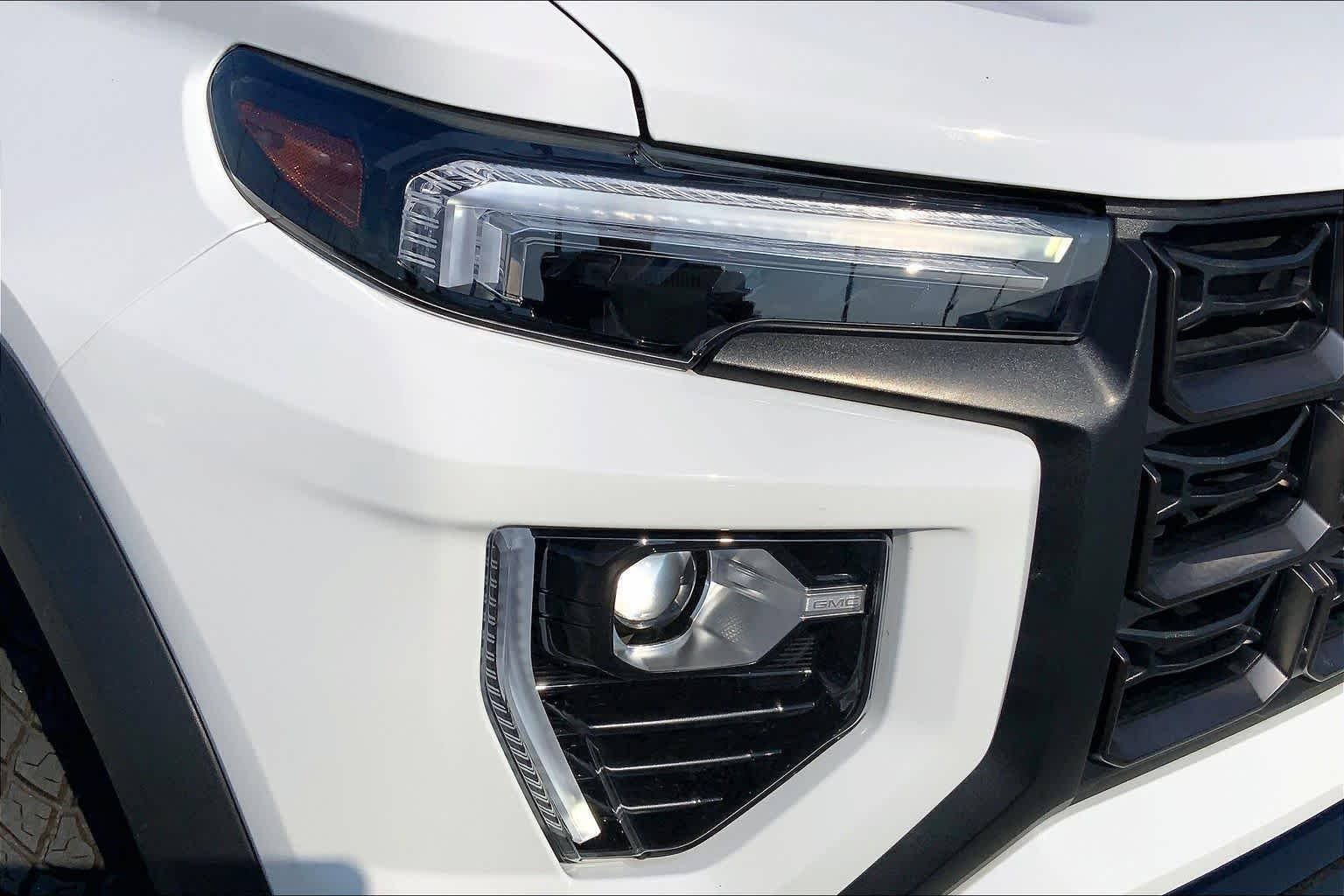 Used 2024 Summit White GMC 4WD AT4X image 26