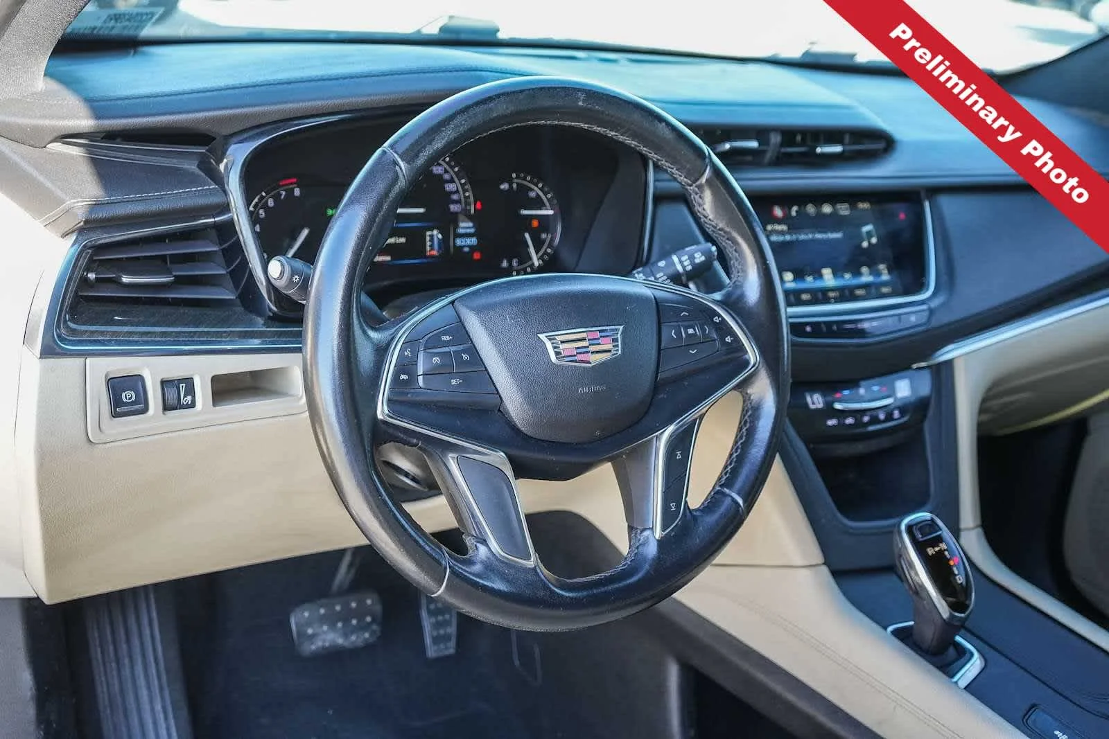 Used 2019 Radiant Silver Metallic Cadillac FWD image 14