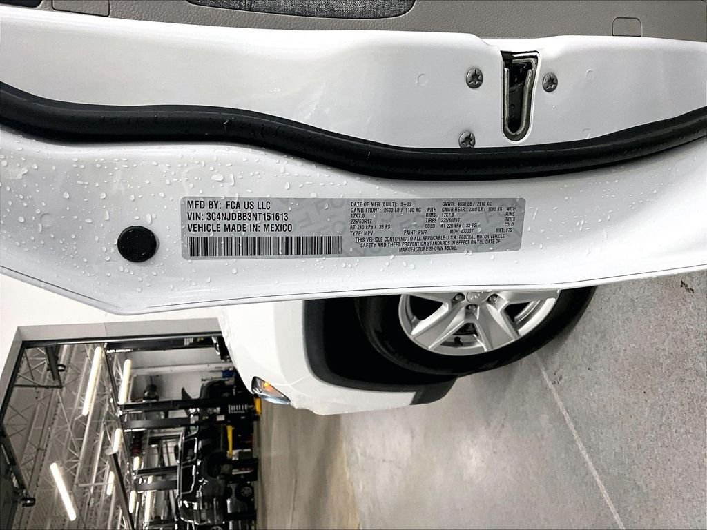 Used 2022 White Jeep Latitude image 33