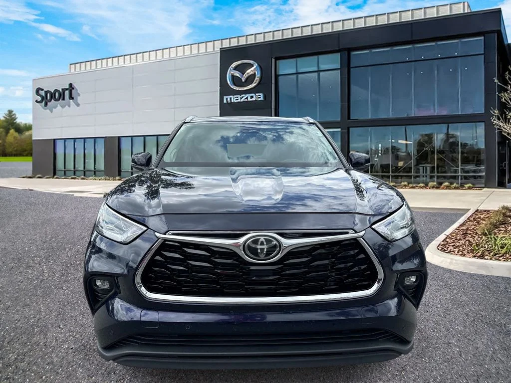 Used 2022  Toyota Limited image 8