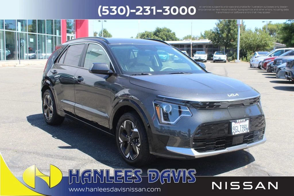 Used 2023 Gray Kia Wind image 5