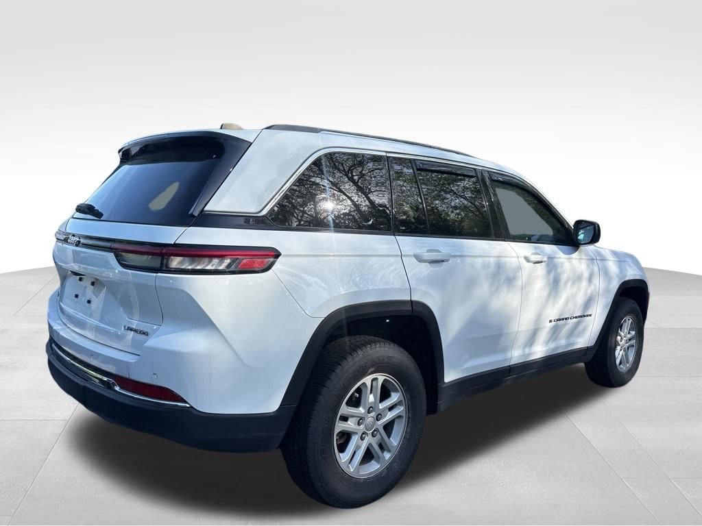 Used 2023 White Jeep Laredo image 17