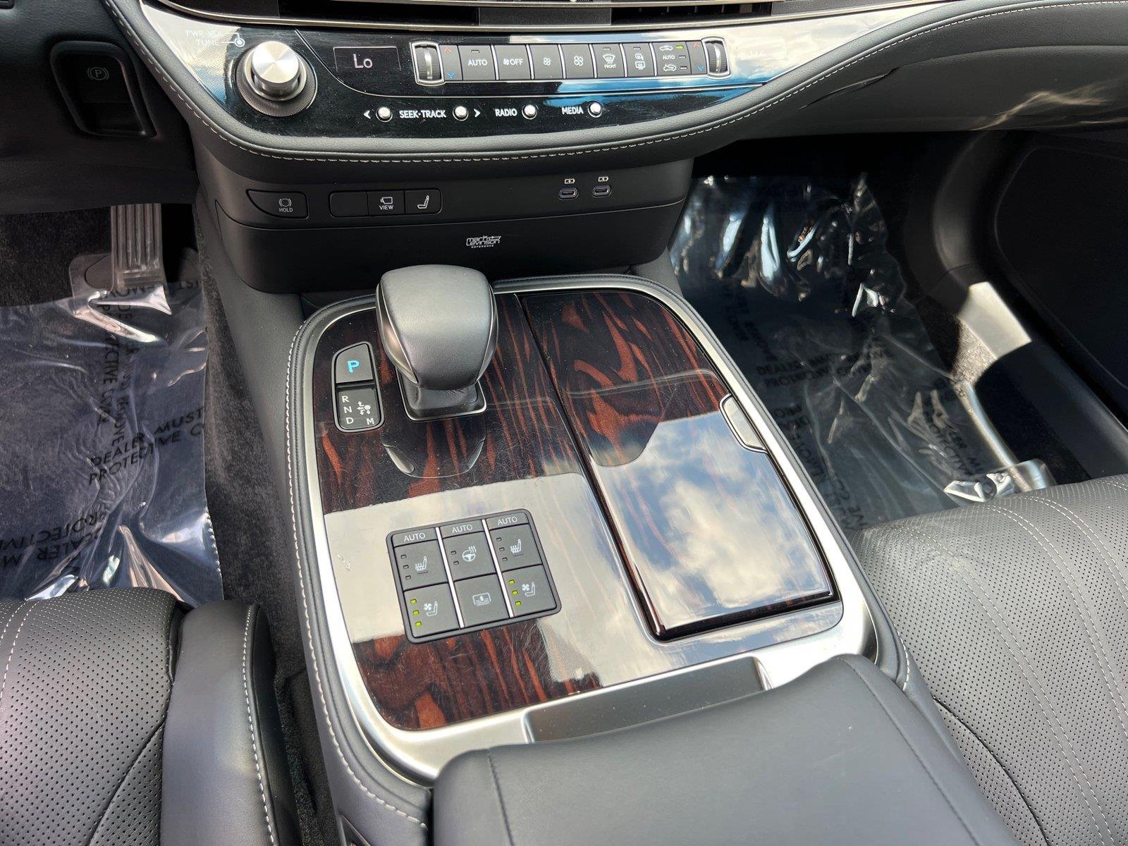 Used 2023 Eminent White Pearl Lexus 500 Luxury image 32
