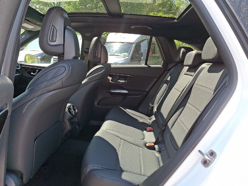 New 2026 Polar White Mercedes-Benz GLC 300 image 22