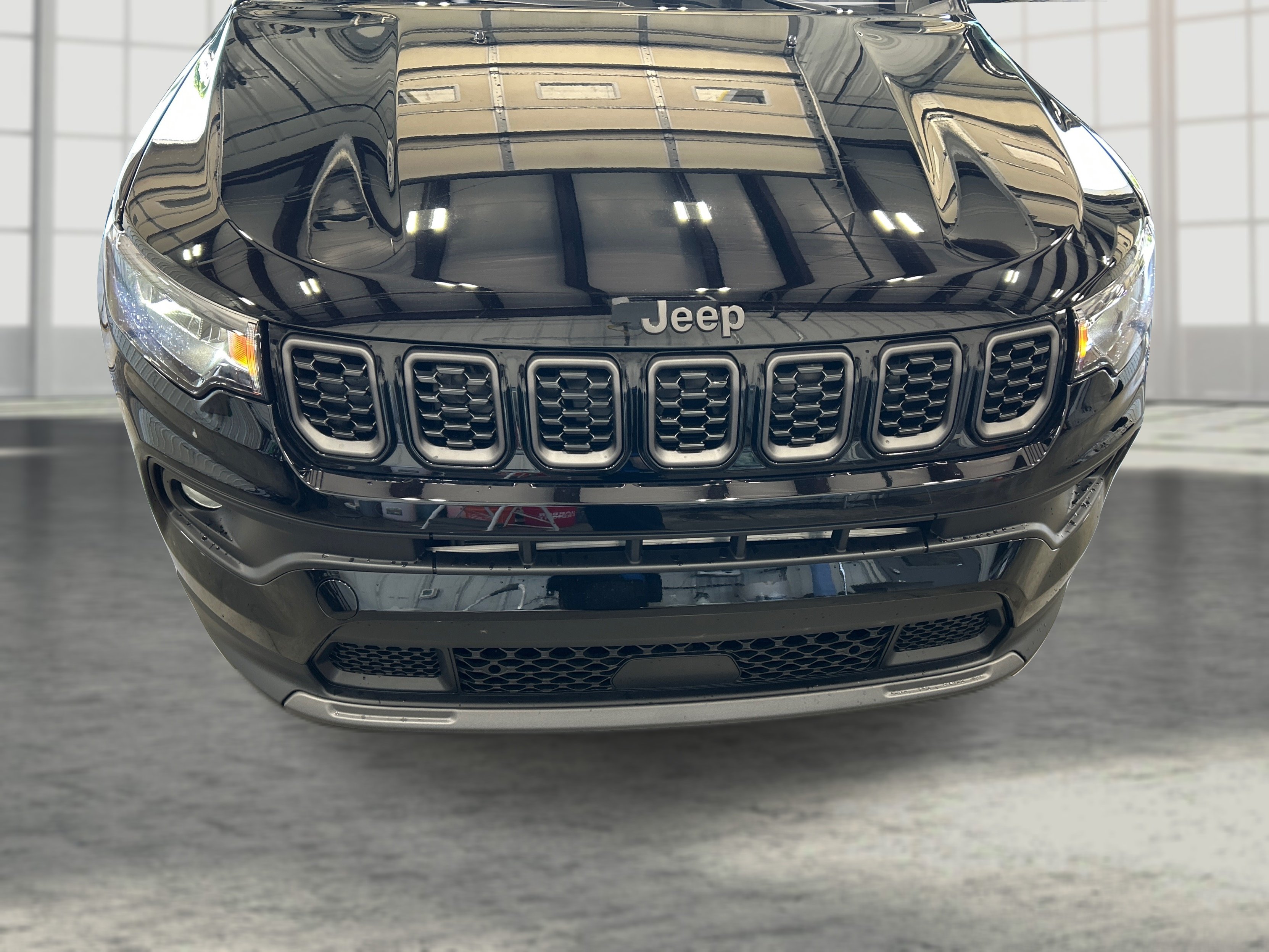 New 2026 Diamond Black Crystal Pearl-Coat Exterior Paint Jeep Latitude image 20
