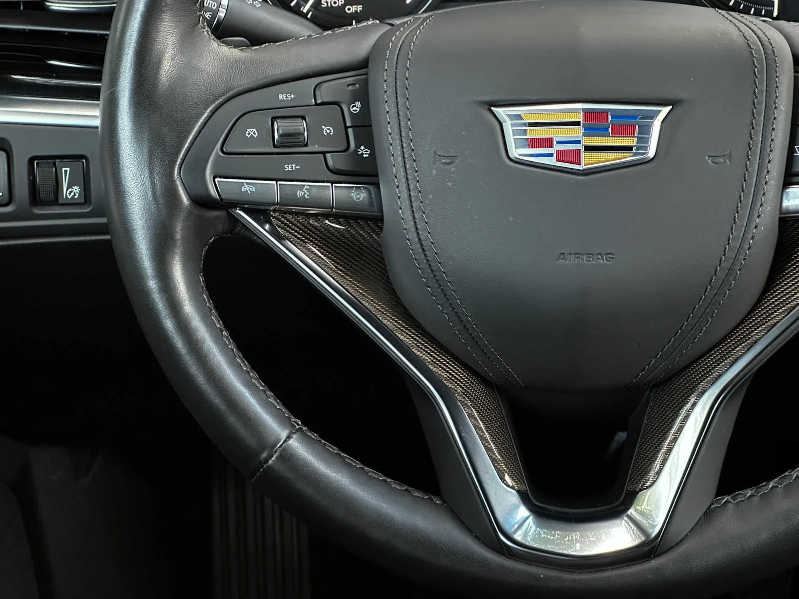 Certified Used 2025 Crystal White Tricoat Cadillac Premium Luxury image 19