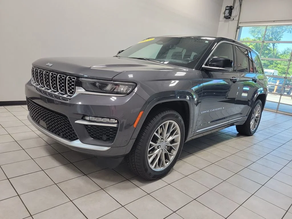 Certified Used 2022 Gray Jeep Summit 4xe image 8