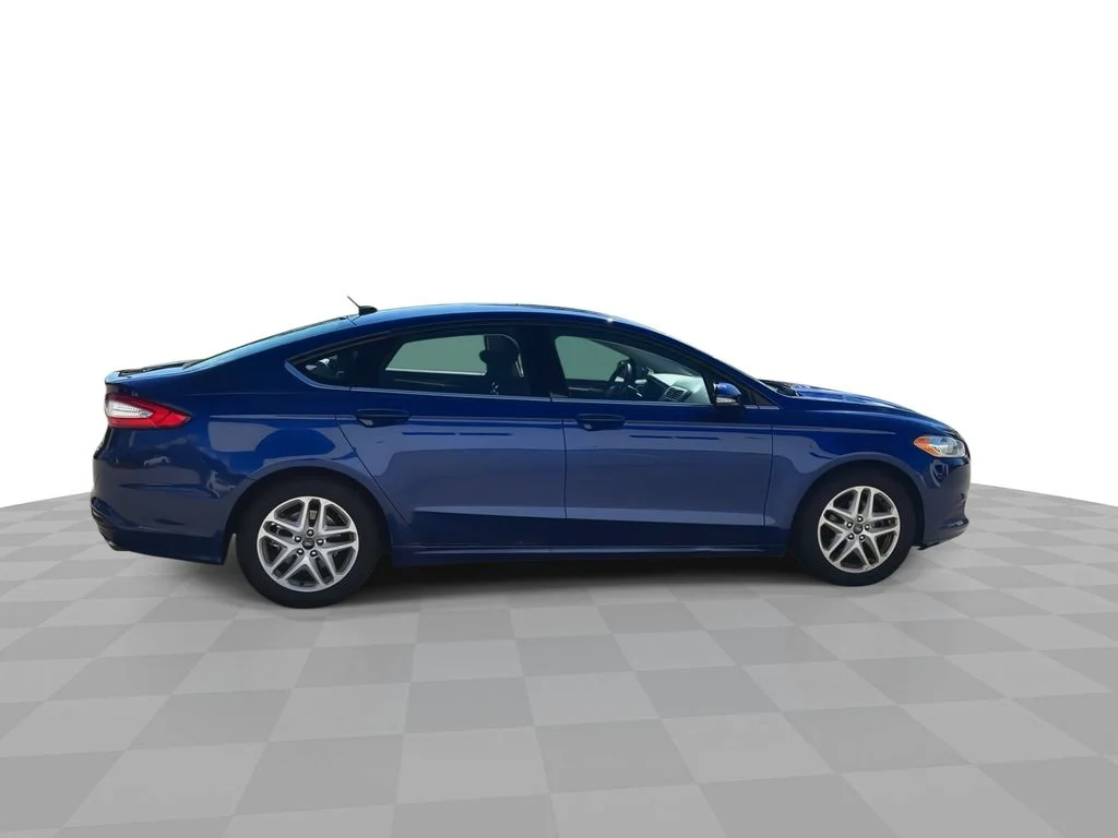Used 2014 Blue Ford SE image 9