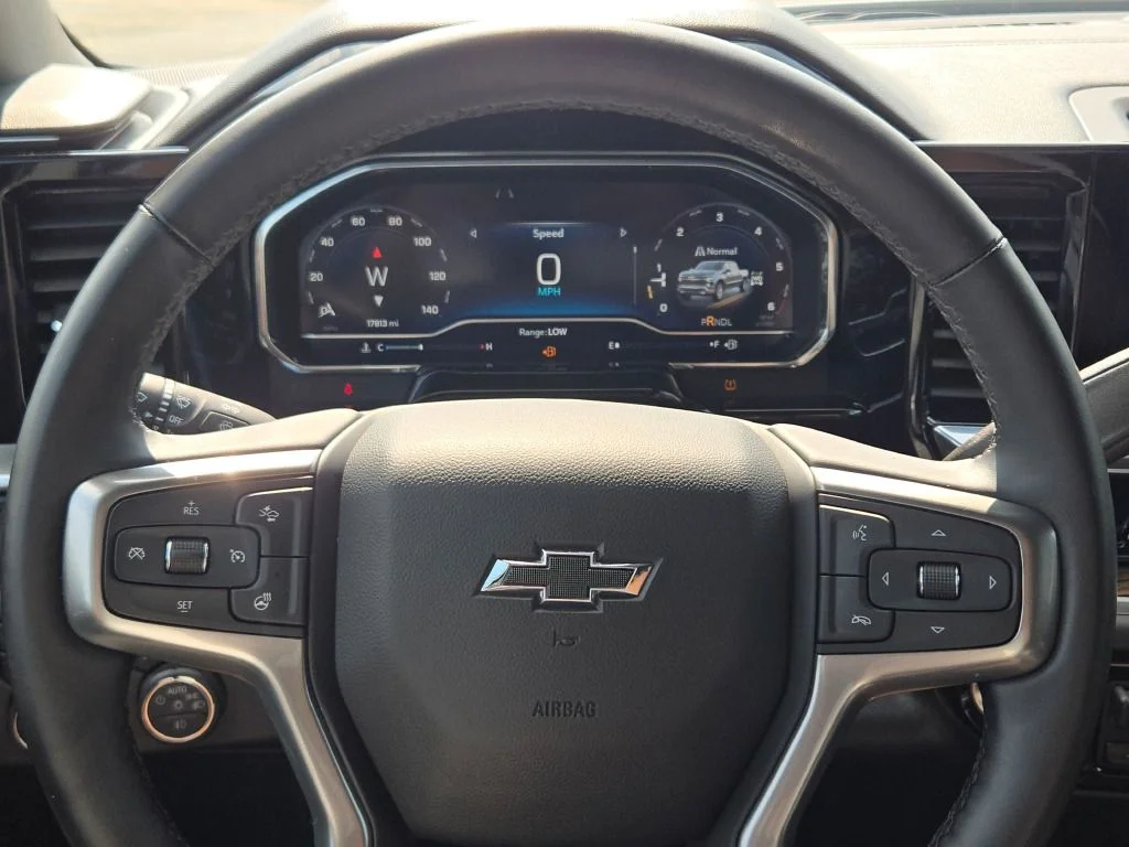 Used 2025 White Chevrolet RST image 30
