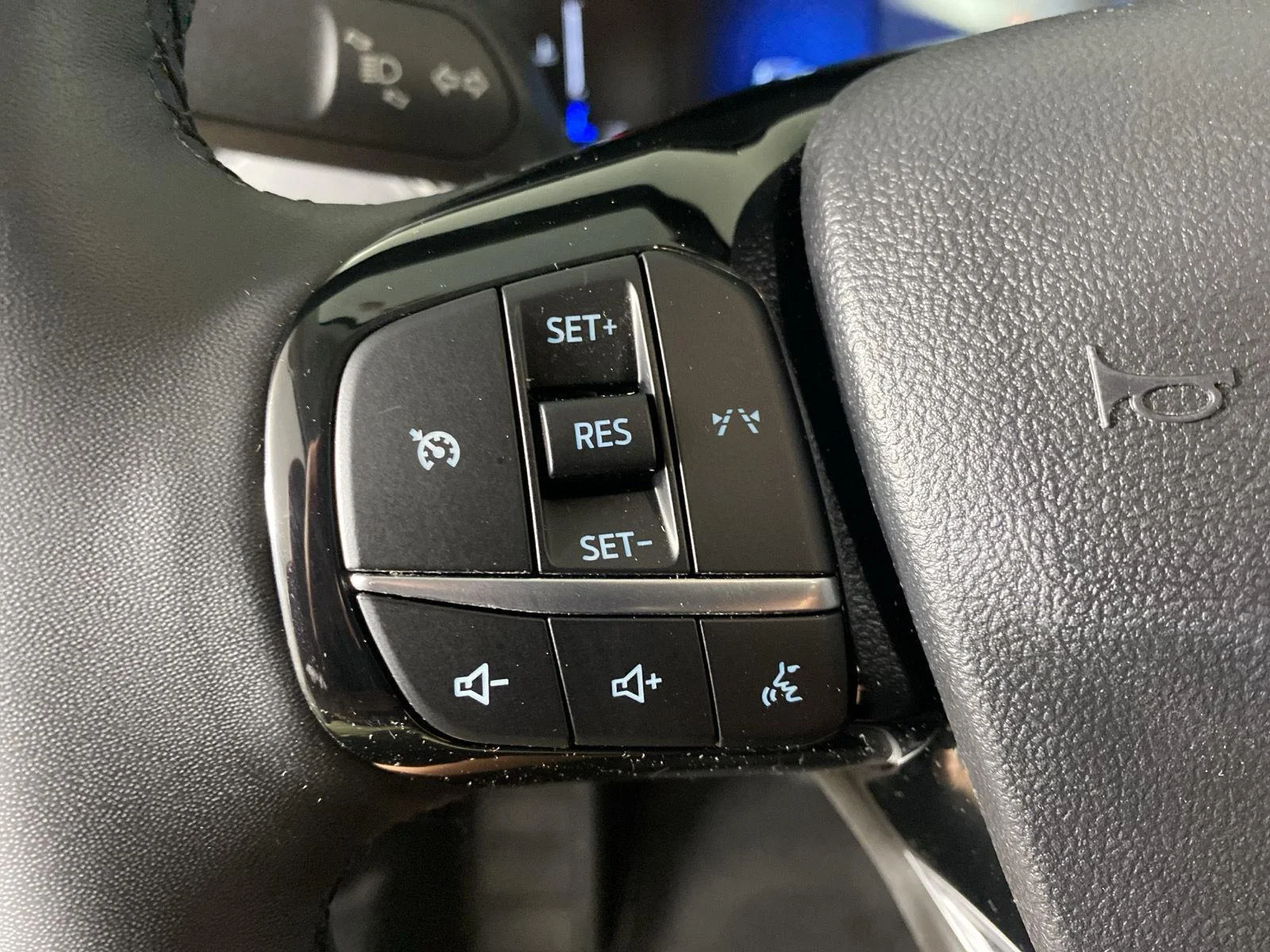 Used 2023 Iconic Silver Ford Active image 18