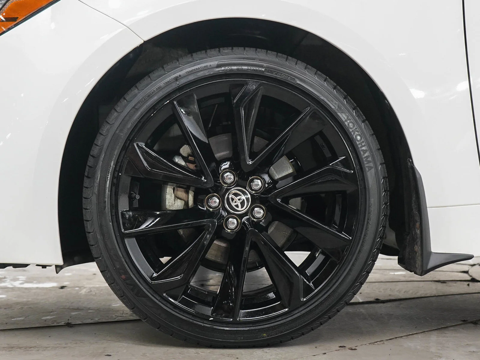 Used 2022  Toyota SE image 25