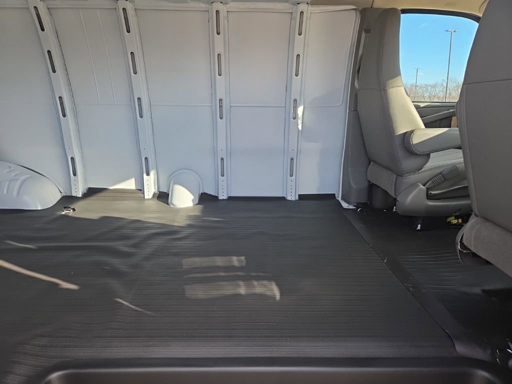 2025 Chevrolet Express Cargo Work Van - Photo 15