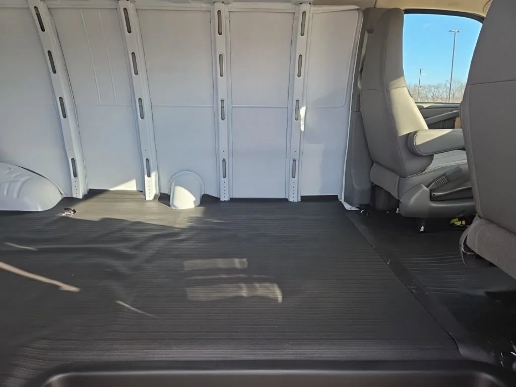 2025 Chevrolet Express Cargo Work Van - Photo 15