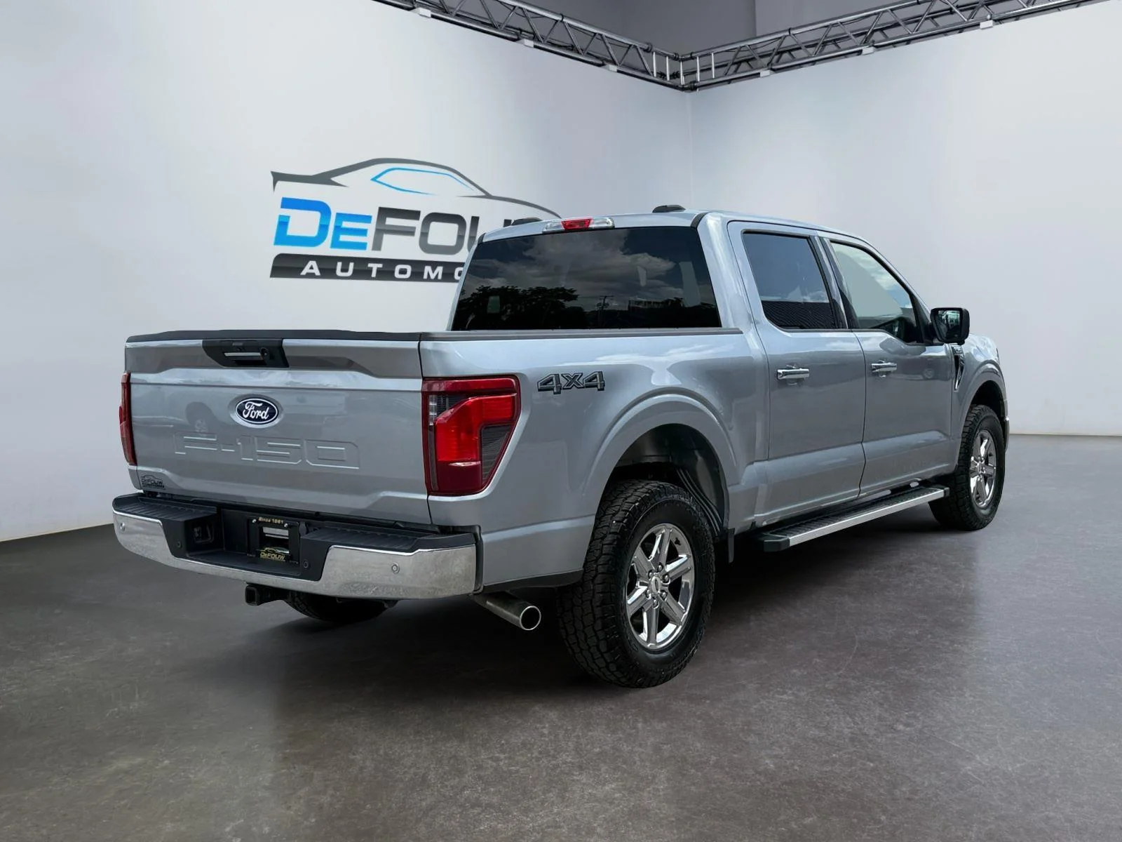 Used 2024 Iconic Silver Ford XLT image 3