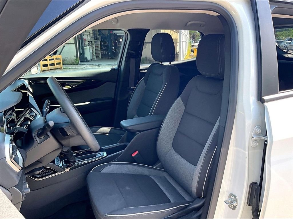 Used 2025 Summit White Chevrolet LT image 10