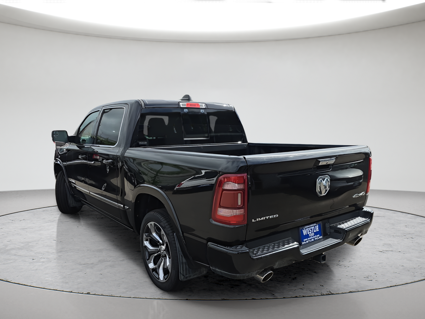 Used 2022 Diamond Black Crystal Pearlcoat Ram Limited image 4
