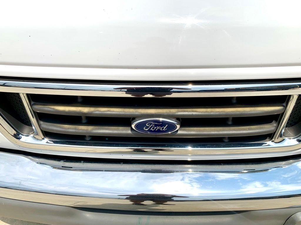 Used 2003 White Ford  image 51