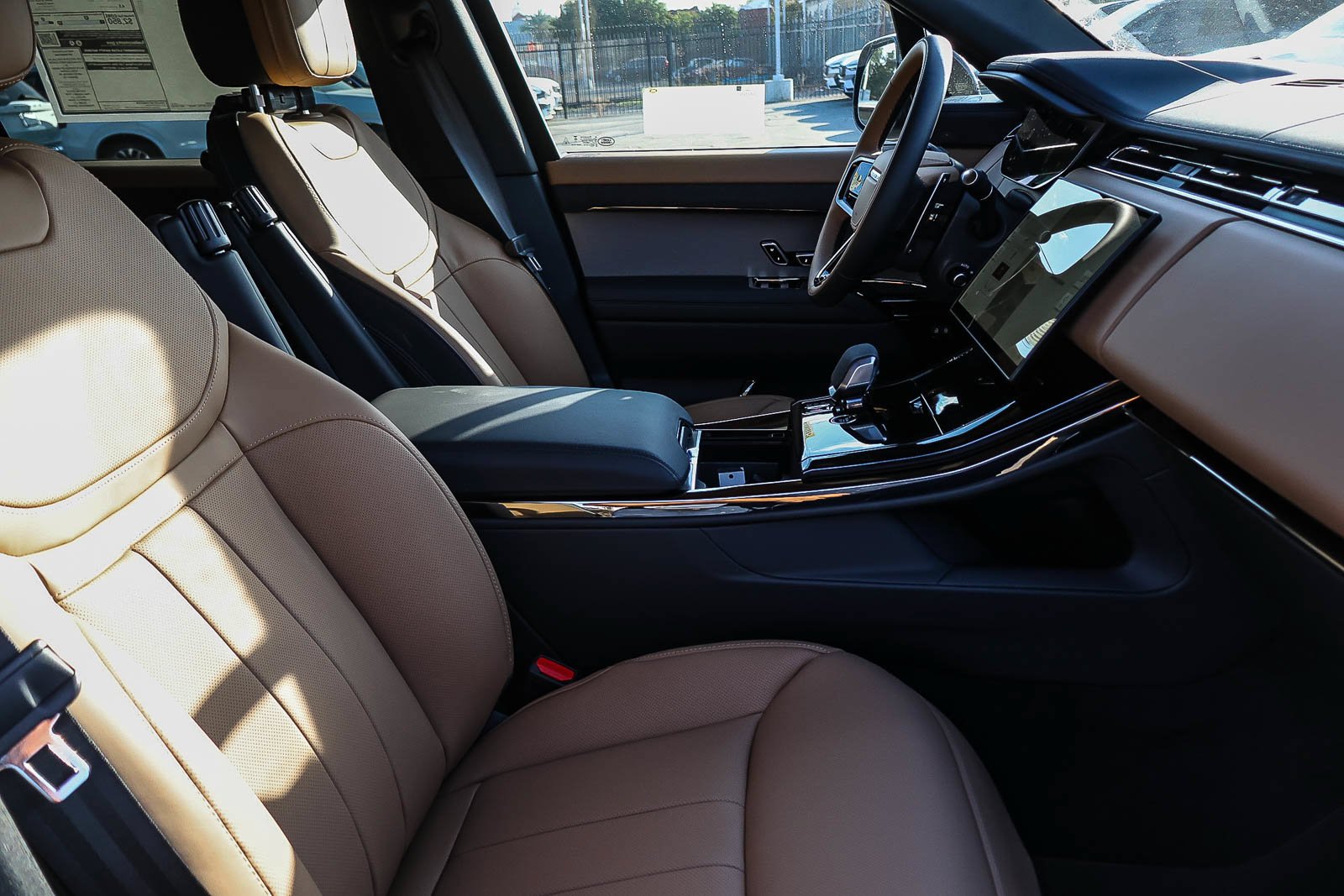 New 2026 Santorini Black Land Rover Dynamic SE image 10