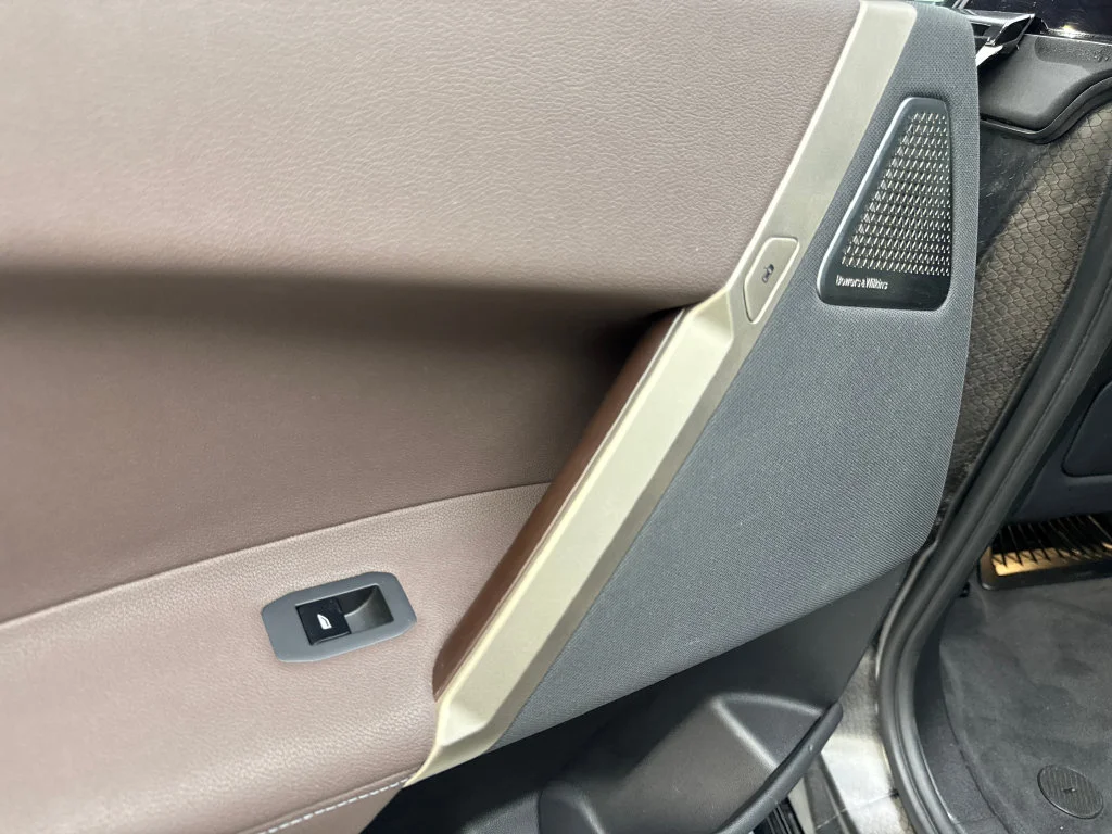 Used 2023 White BMW M60 image 40