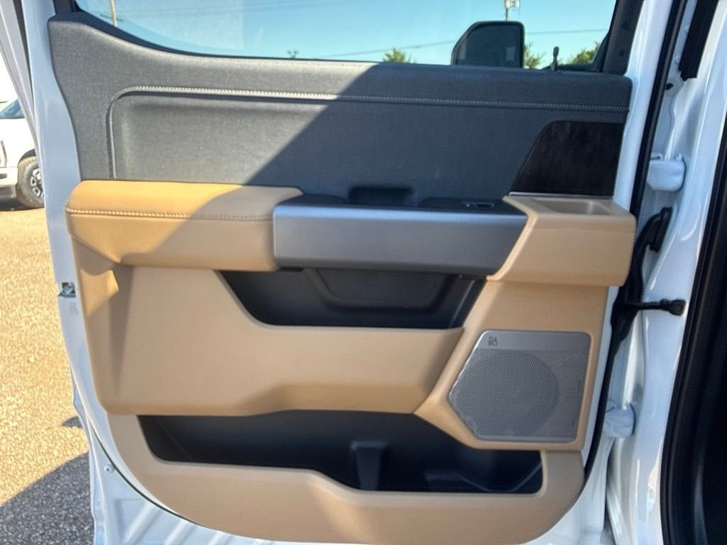 New 2026 Oxford White Ford Lariat image 31
