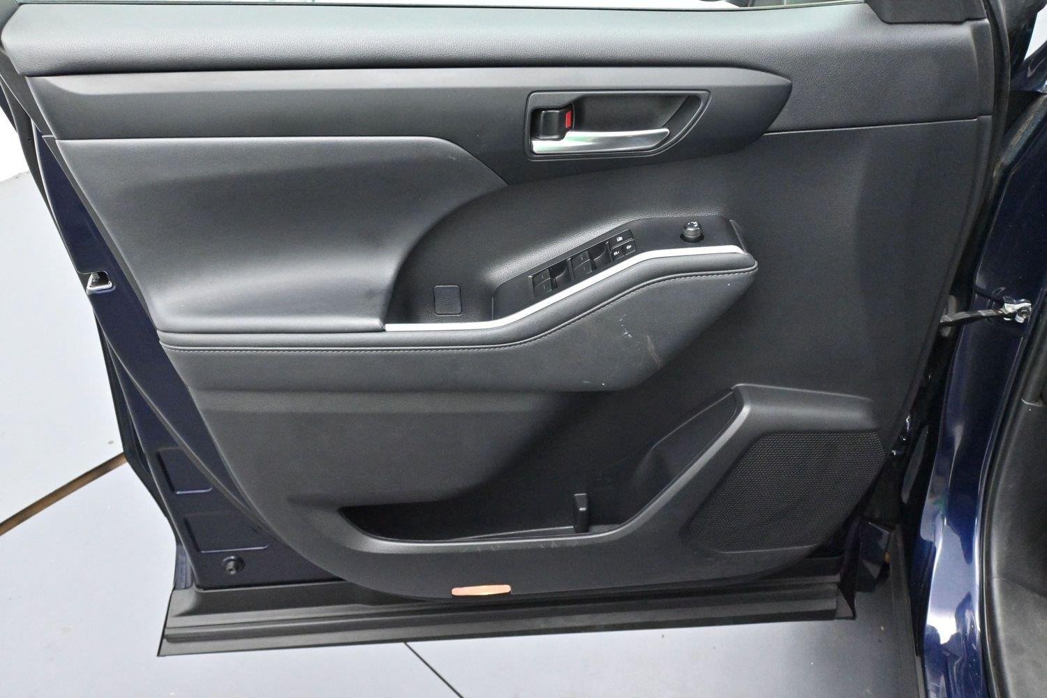 Used 2023 Blue Toyota L image 11