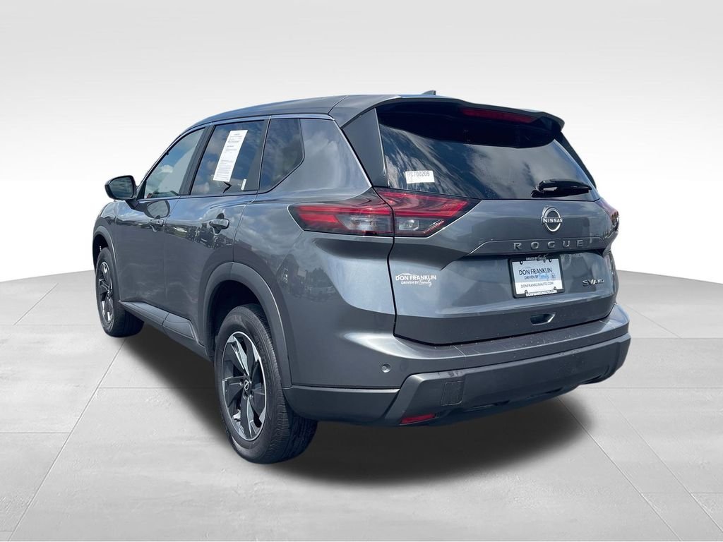 Used 2024 Gray Nissan SV image 3
