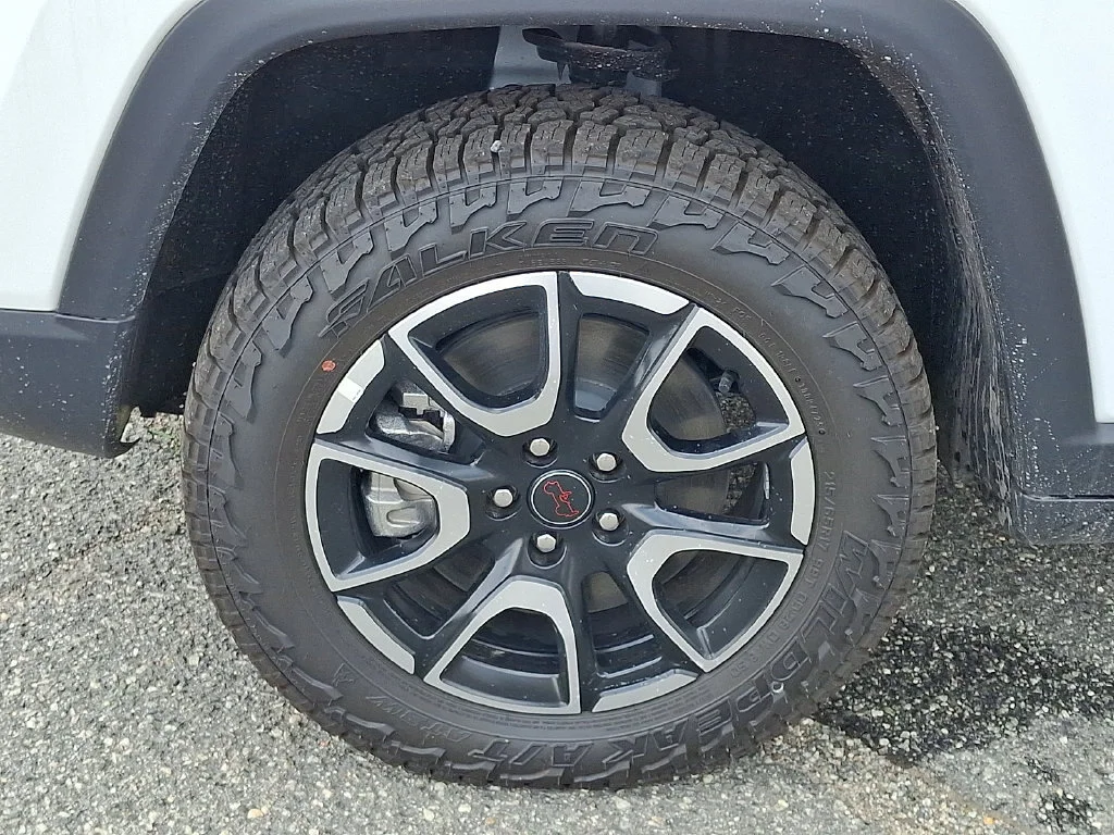 New 2026 Bright White Clear-Coat Exterior Paint Jeep Trailhawk image 19