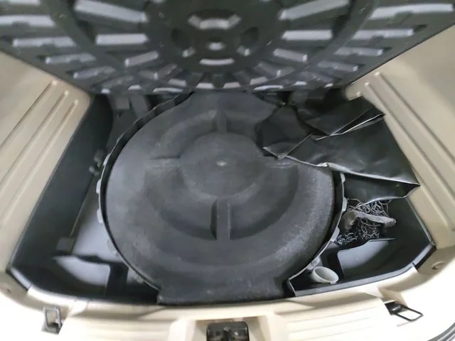 Used 2012 Gray Lincoln Base image 28