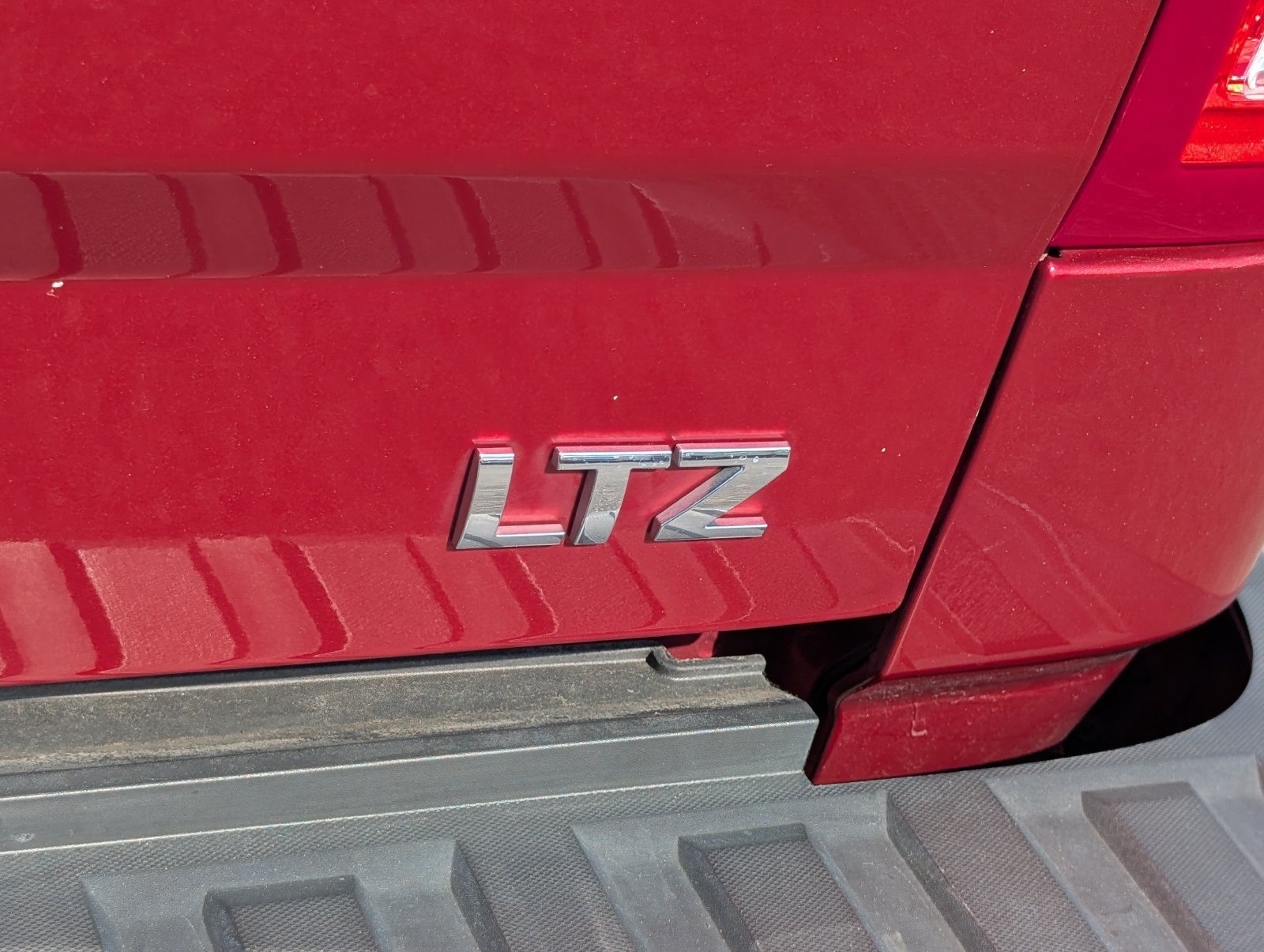 Used 2018 CAJUN RED TINTCOAT Chevrolet LTZ image 5