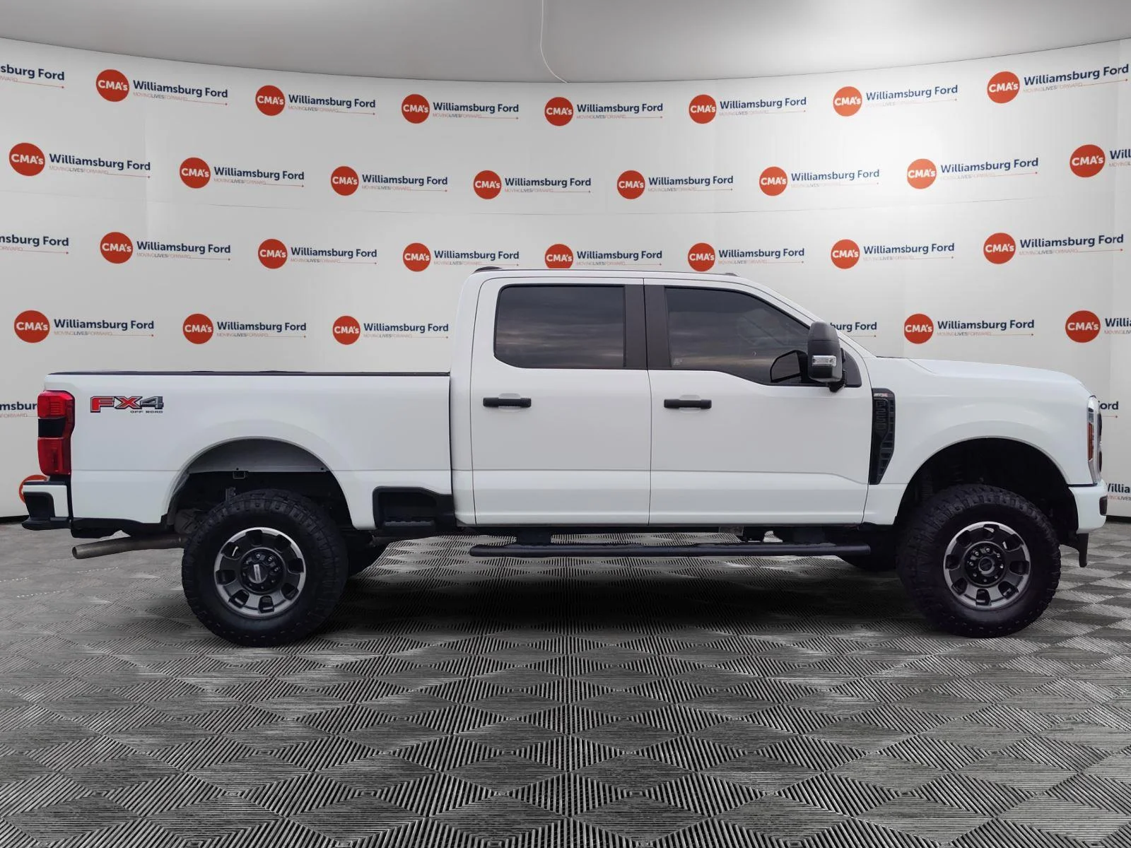 Used 2024 Oxford White Ford XL image 6