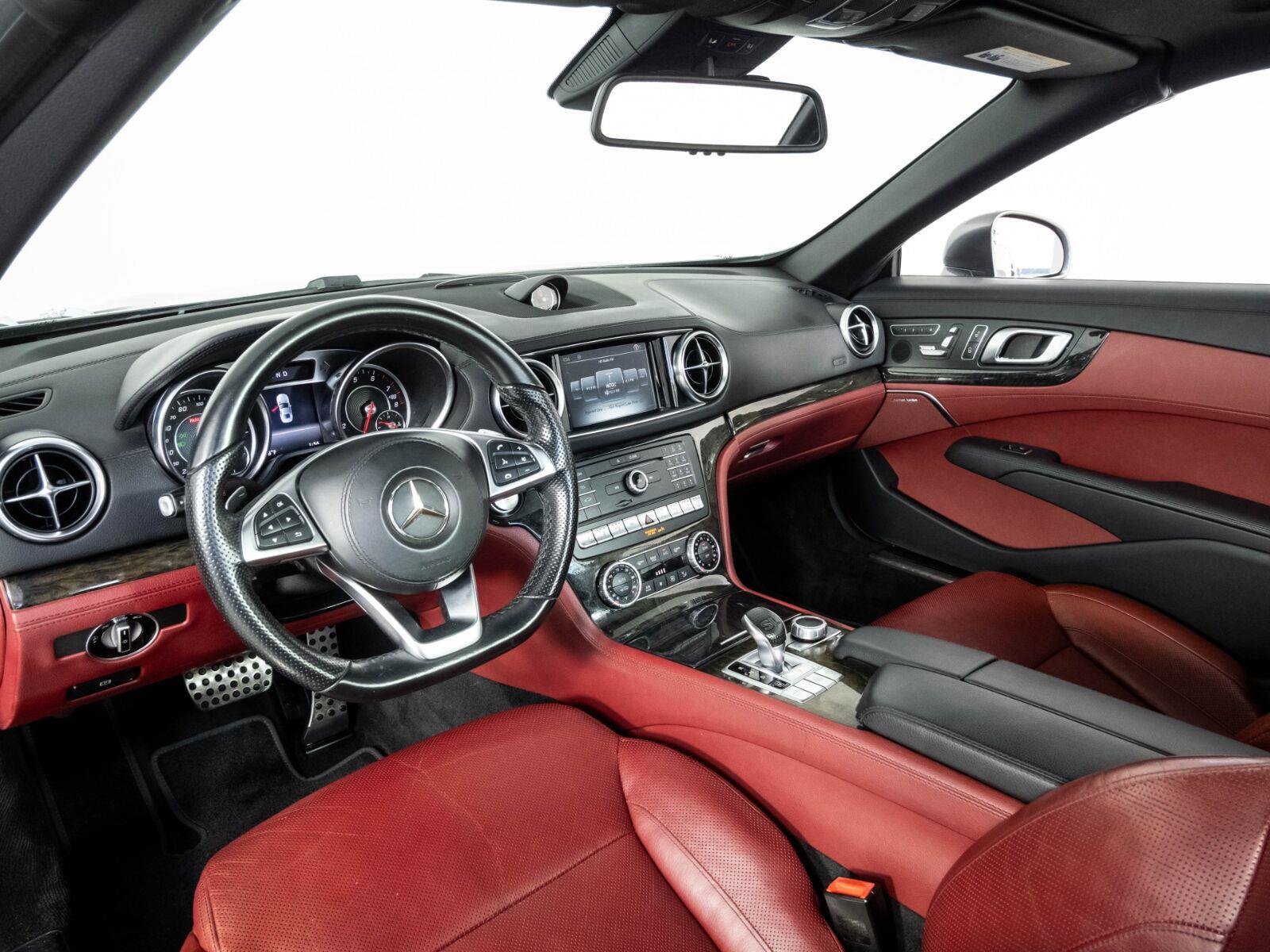 Used 2018 Selenite Grey Metallic Mercedes-Benz SL 550 image 4