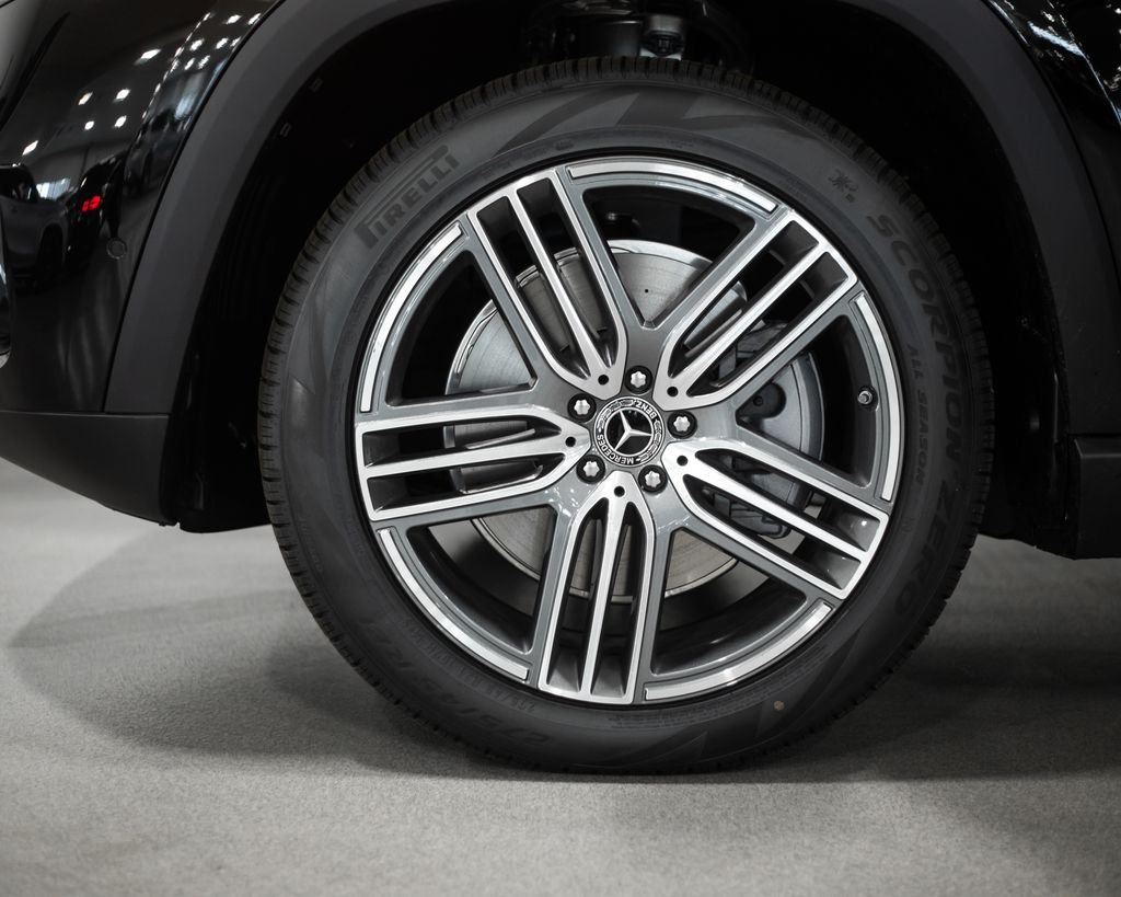 New 2026 Black Mercedes-Benz GLS 450 image 4