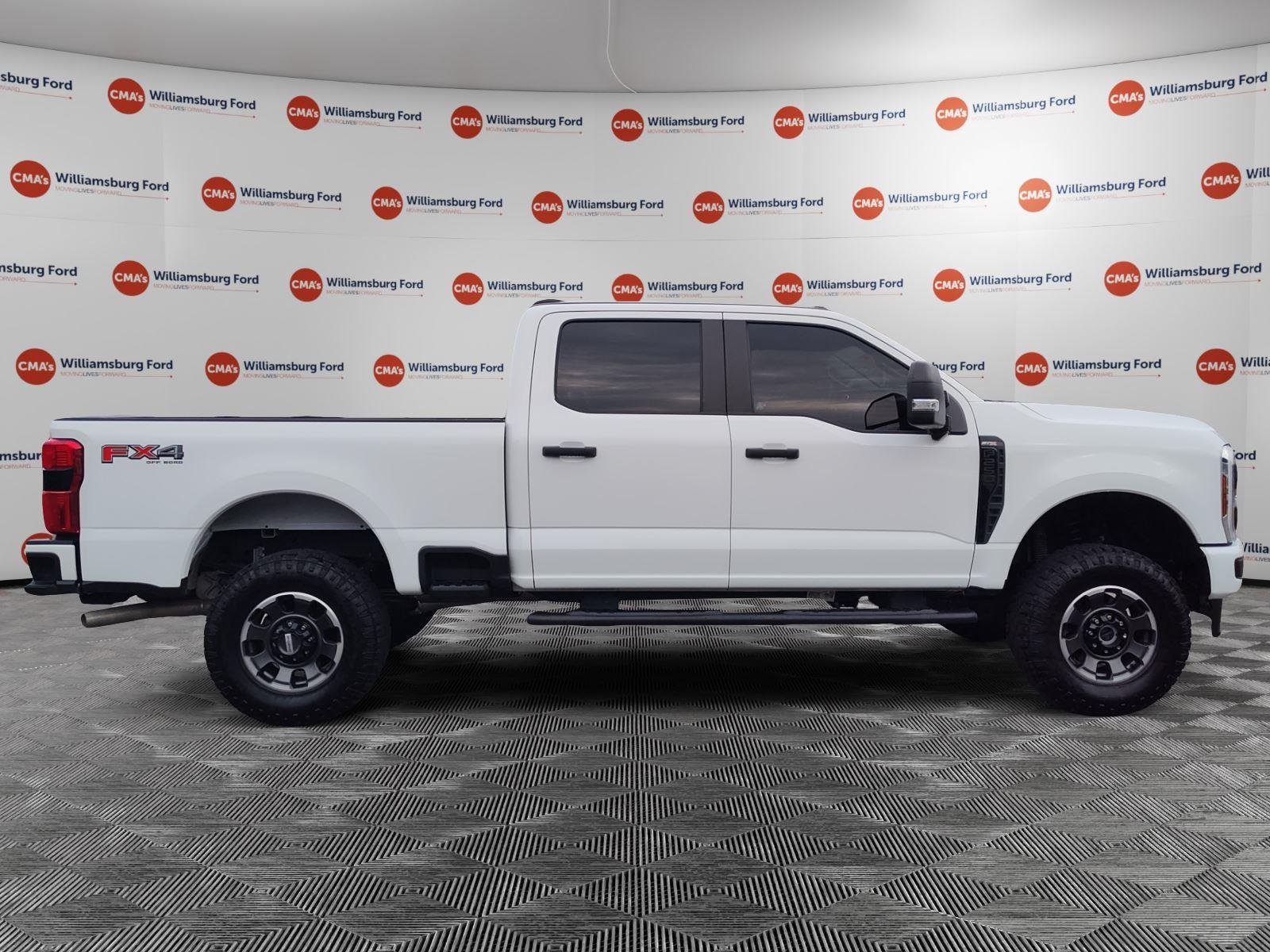 Used 2024 Oxford White Ford XL image 6