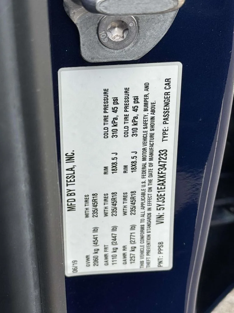 Used 2019  Tesla Standard Range Plus image 28