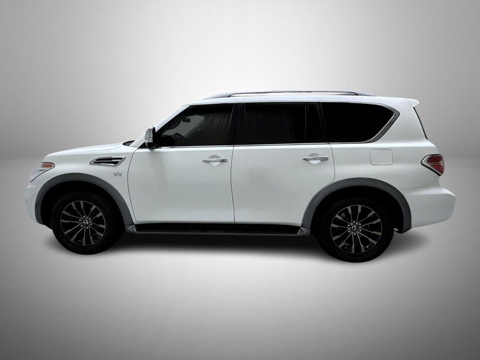 Used 2018 Pearl White Nissan Platinum image 8