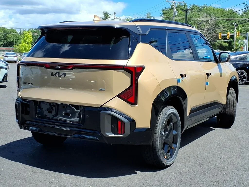 New 2027 Brown Kia X-Line S image 4