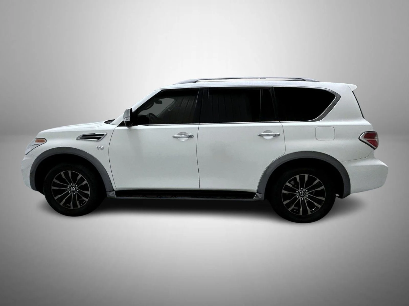 Used 2018 White Nissan Platinum image 8