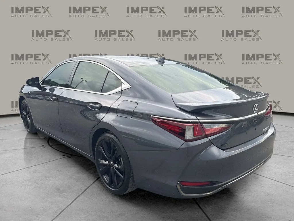 Used 2024 Gray Lexus 300h F SPORT Handling image 3