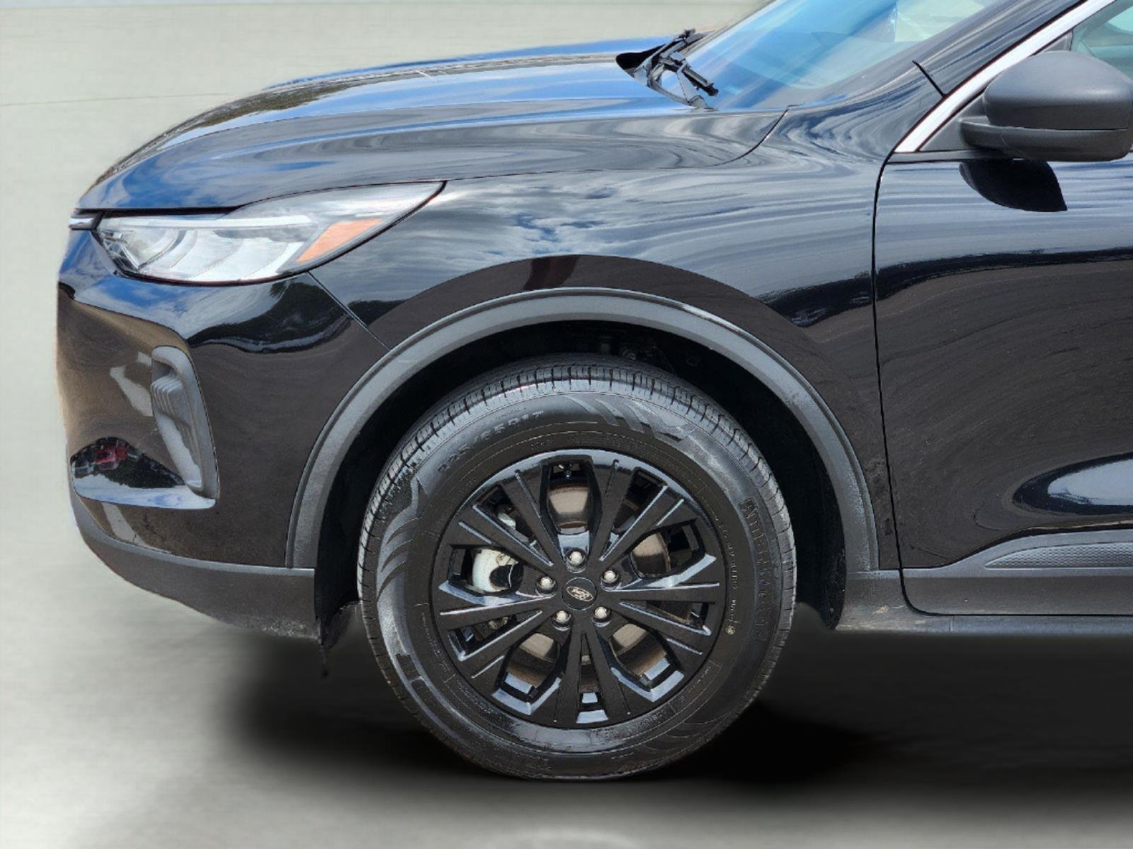 Used 2024 Agate Black Ford Active image 8