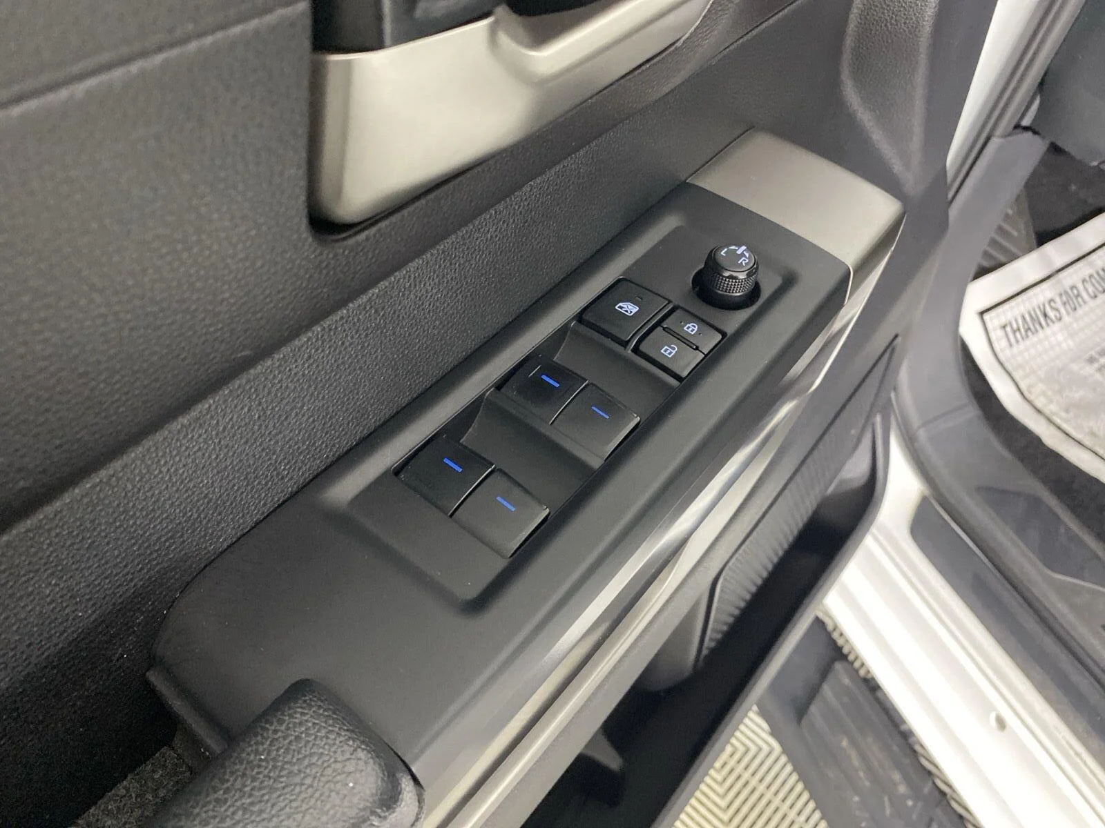 Used 2022 White Toyota SR5 image 19