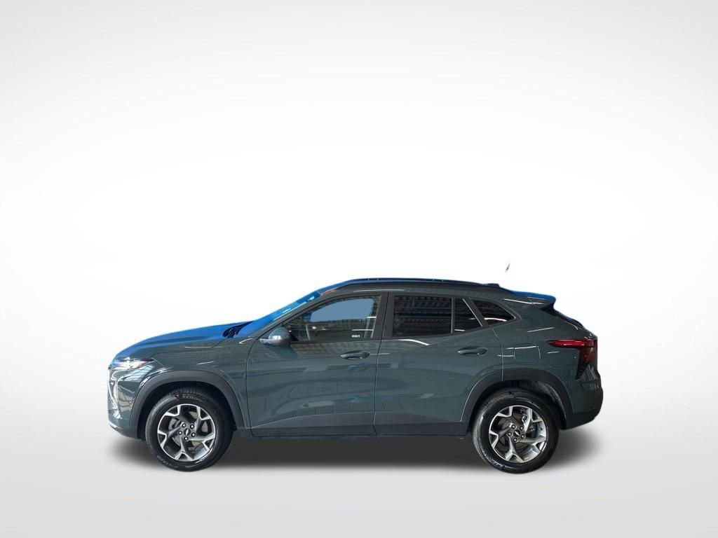 2025 Chevrolet Trax LT - Photo 16