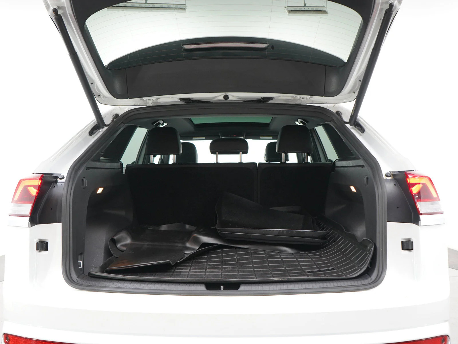 Used 2023 White Volkswagen 3.6L V6 SEL Premium R-Line image 18