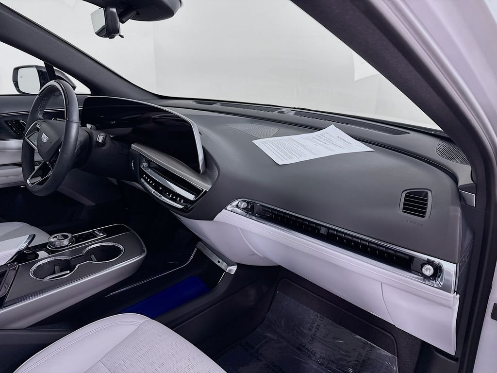 Used 2025 White Cadillac Sport image 29