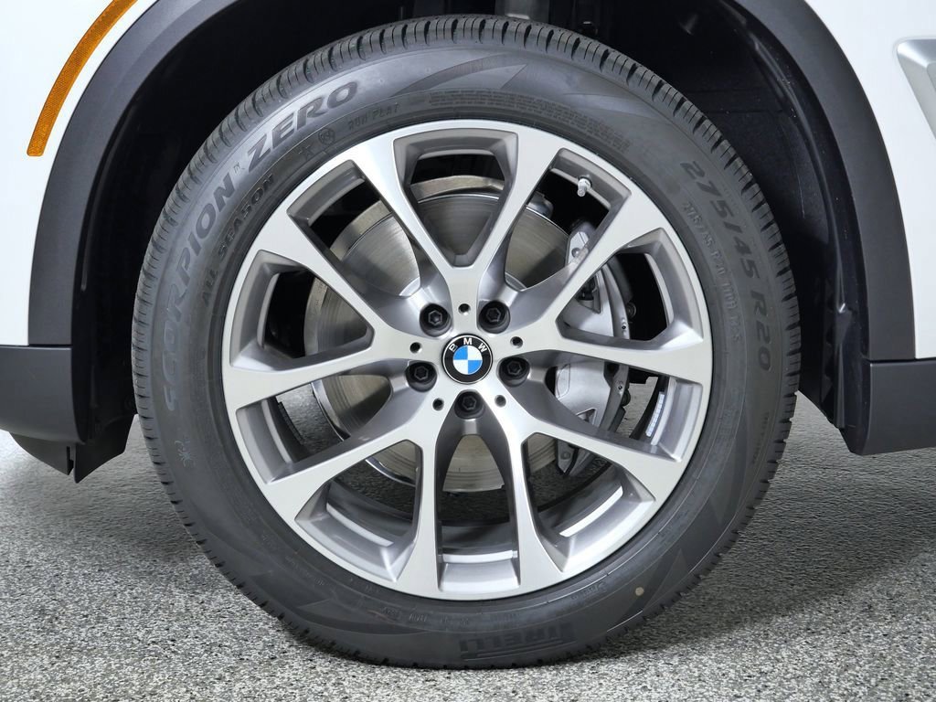 Used 2026 Mineral White Metallic BMW xDrive40i image 18
